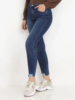 Jeans Skinny à Chevilles Effilochées
