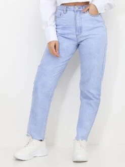 Jeans Droit à Bords Effilochés