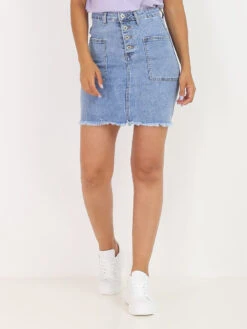 Jupe En Jeans Effilochée Et à Boutons