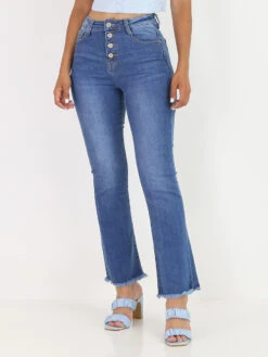 Jeans évasé Et Effiloché Aux Chevilles